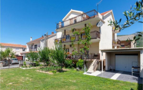  Apartment Don Petra Katunarica VI  Каштел Камбеловац